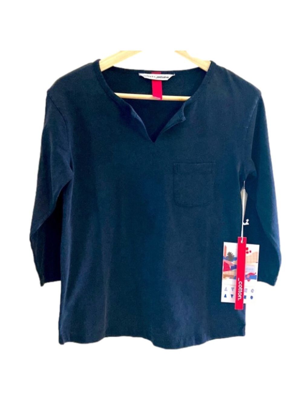 𝅺rose color NWT Caposhie T-shirt. V neck, 3/4 sleeve. Heavier cotton.